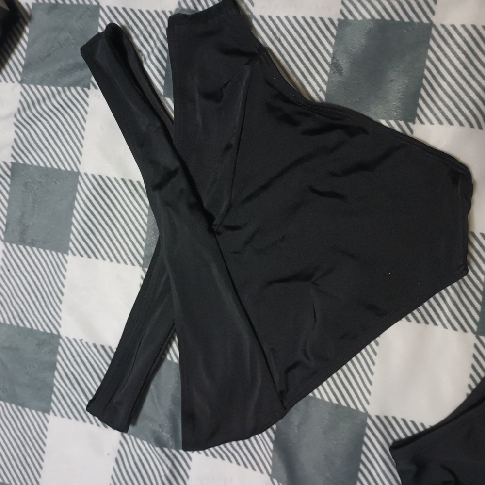 Black One-Shoulder Bikini Top